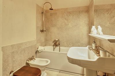 پلازو نوبایل دی سن دوناتو