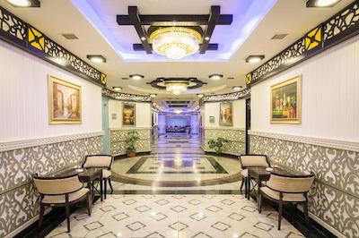 وایت مون رزیدنس