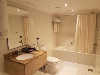 طیبا آراک سویتز