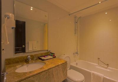 طیبا آراک سویتز