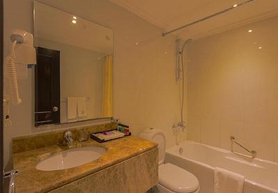 طیبا آراک سویتز