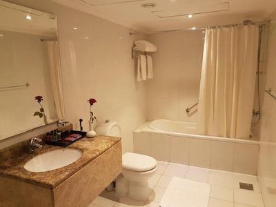 طیبا آراک سویتز