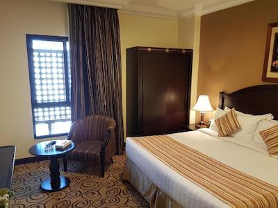 طیبا آراک سویتز