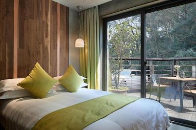 زیهوو مموریز تری هتل