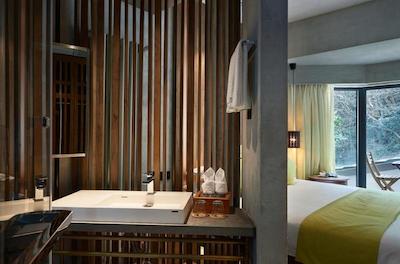 زیهوو مموریز تری هتل