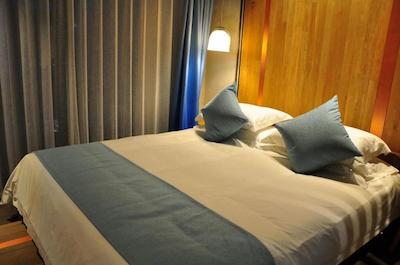 زیهوو مموریز تری هتل