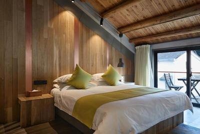 زیهوو مموریز تری هتل