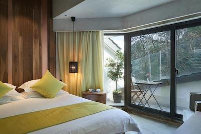 زیهوو مموریز تری هتل