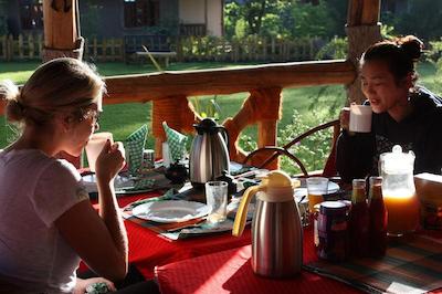 د ویجیجی سنتر لاگ اند سافاری