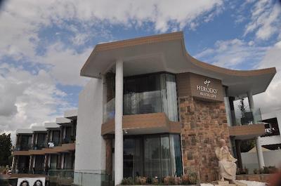 هرودوت بیچ هتل