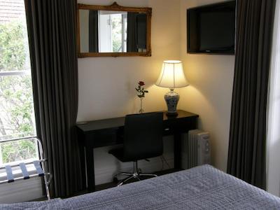 پانسانبی مانور گست هاوس