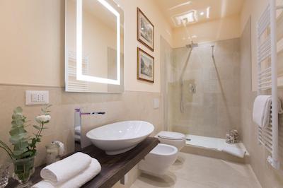 کرتانی پالاس لاکچری بی بی