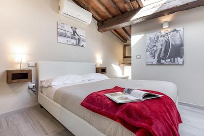 هوم بوتیک سانتا ماریا نوولا