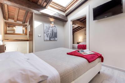 هوم بوتیک سانتا ماریا نوولا