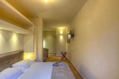 هوم بوتیک سانتا ماریا نوولا