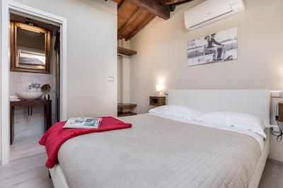 هوم بوتیک سانتا ماریا نوولا