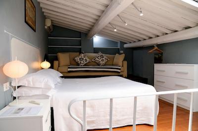 هوم بوتیک سانتا ماریا نوولا