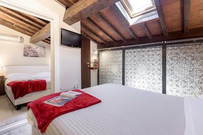 هوم بوتیک سانتا ماریا نوولا