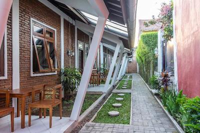 ریفکا انیسا گست هاوس سیاراح