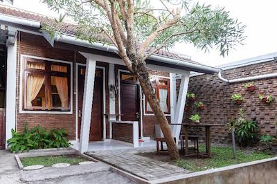 ریفکا انیسا گست هاوس سیاراح