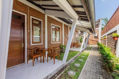 ریفکا انیسا گست هاوس سیاراح