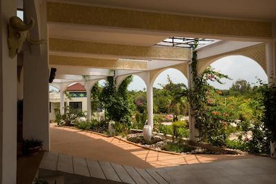 موجا تو د لاکچری کیلاز اند نیچر ریتریت