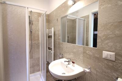 نیو جنریشن هاستل فلورنس سنتر