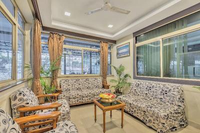 OYO 11428 Hotel Krishna's Residency