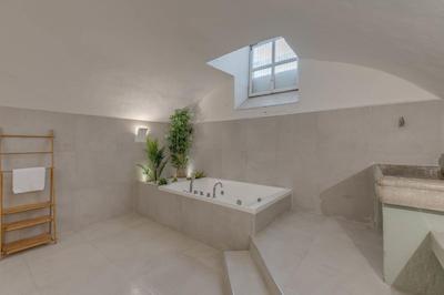 رزیدنسا دی ایپوکا گالریا ال آکادمیا