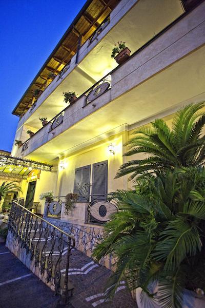 هتل اسمرالدو