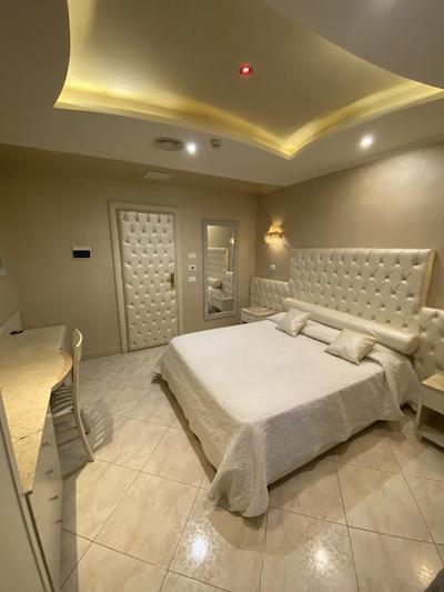 هتل اسمرالدو