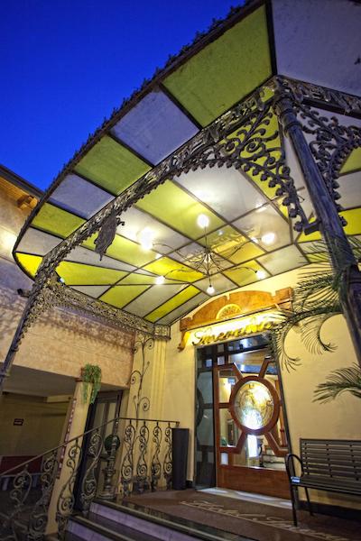 هتل اسمرالدو