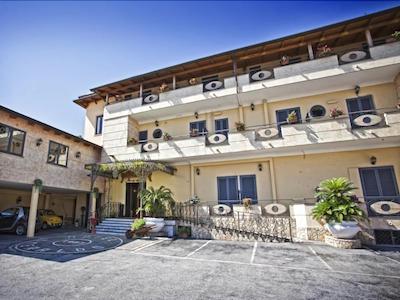 هتل اسمرالدو