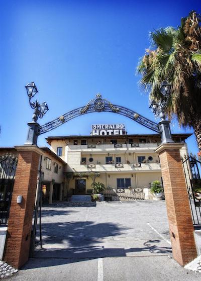 هتل اسمرالدو