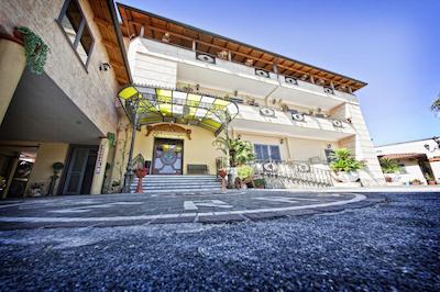 هتل اسمرالدو