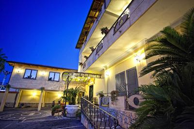 هتل اسمرالدو