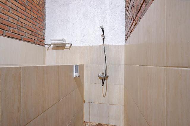 او وای او 2380 آلئا گست هاوس
