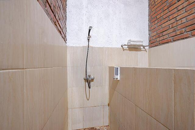 او وای او 2380 آلئا گست هاوس