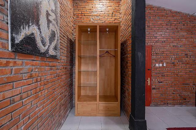 او وای او 2380 آلئا گست هاوس