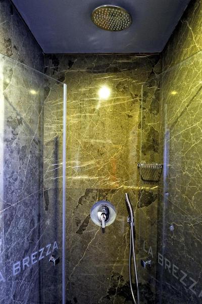 لا برزا سوئیت اند هتل