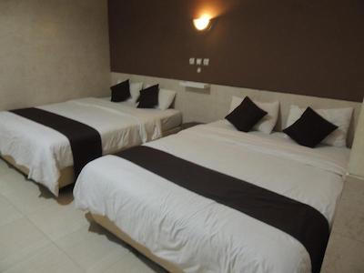 او وای او 693 هتل سافارا