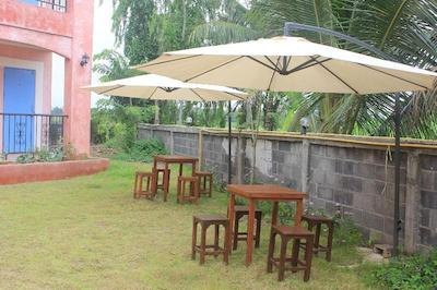 له بار تاری هتل