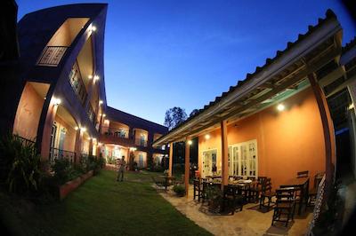 له بار تاری هتل