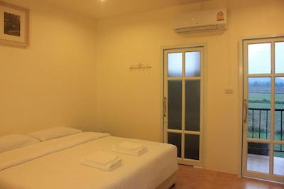 له بار تاری هتل