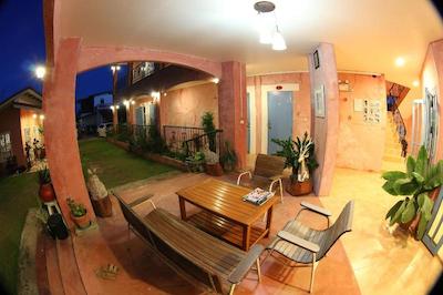 له بار تاری هتل