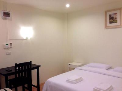 له بار تاری هتل