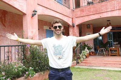 له بار تاری هتل