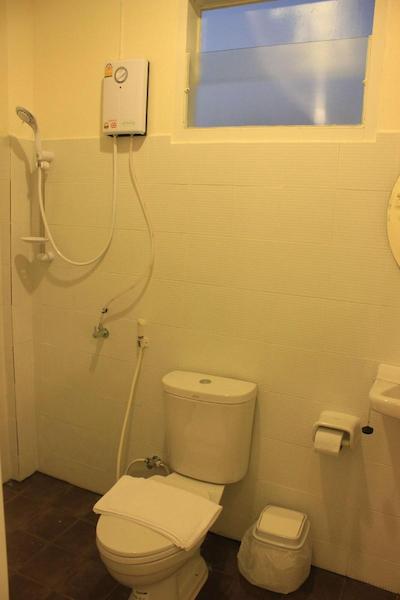 له بار تاری هتل