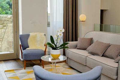 ام 7 کونتپورری آپارتماتز