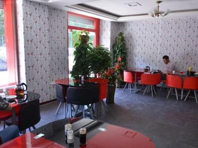 گرین تری این یورومکی کیمینگ یوئان بیزنس برانچ